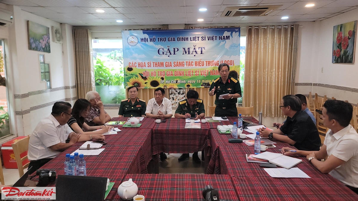 Quang cảnh buổi phát động Cuộc thi sáng tác biểu trưng Hội hỗ trợ gia đình liệt sĩ Việt Nam sáng nay 16/9 tại TP HCM.