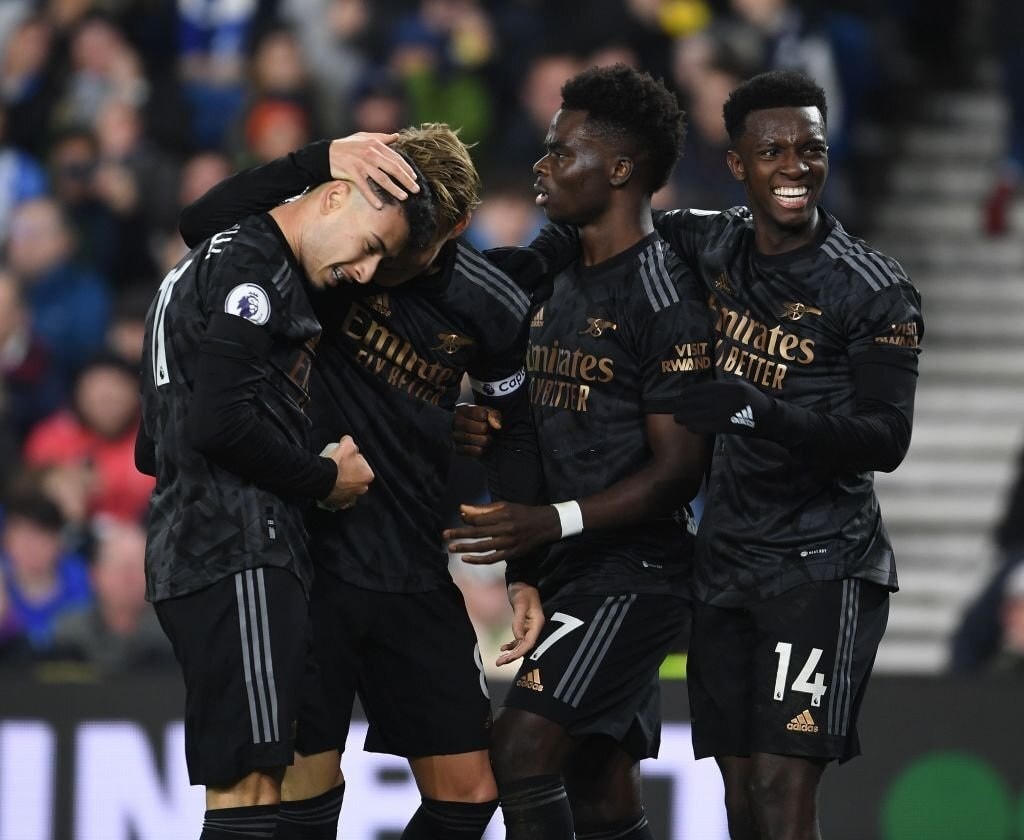 Cầu thủ Arsenal ăn mừng sau khi ghi bàn vào lưới Brighton.