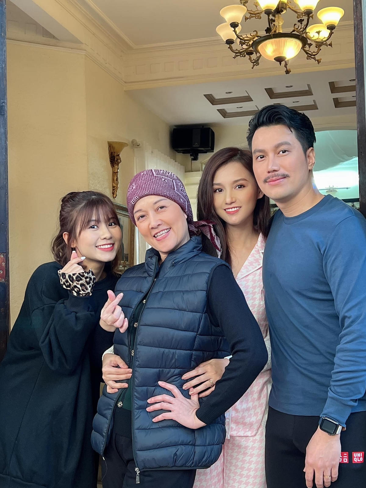 Trong phim, nhân vật Cẩm Giang phải sống chung với con riêng của chồng.