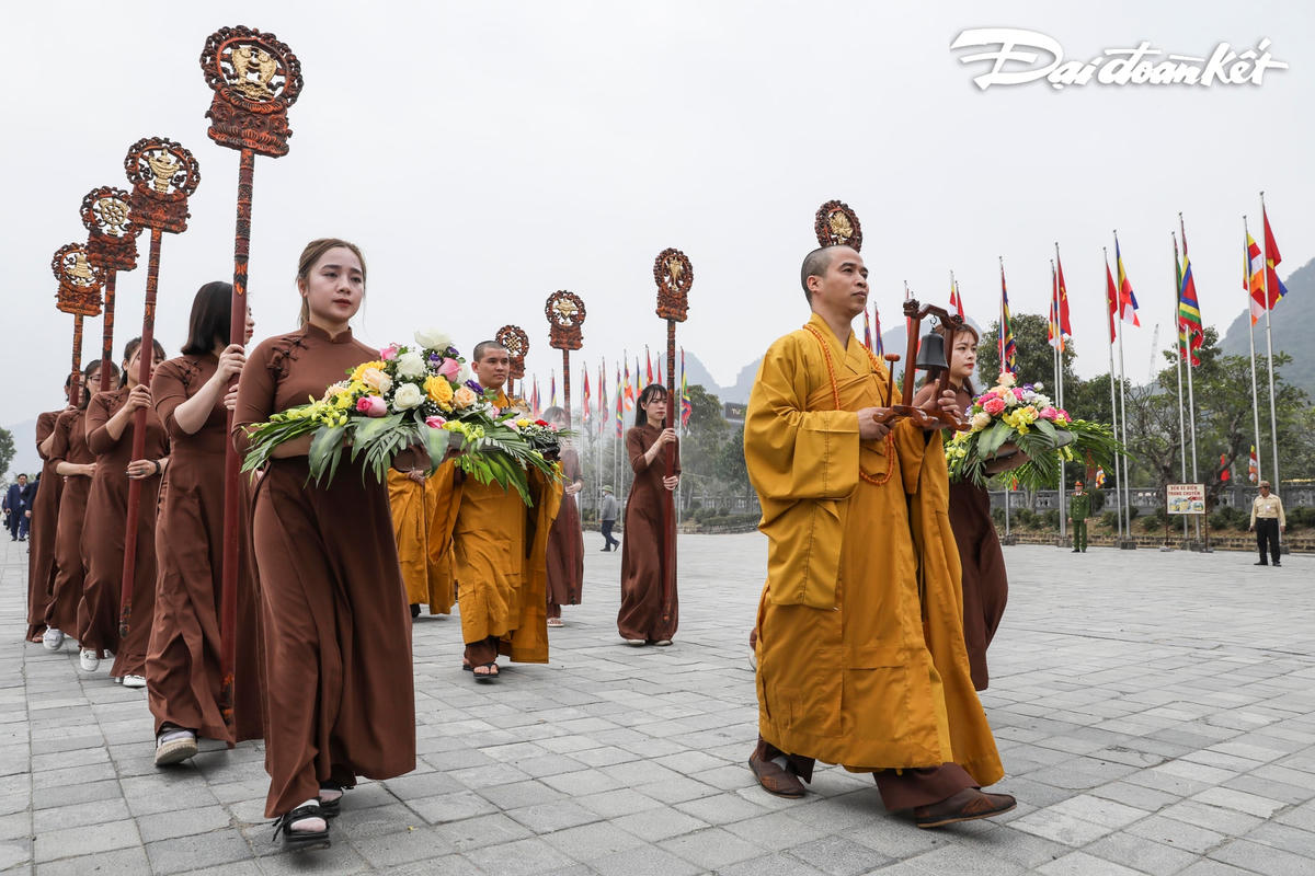 Năm nay, dịch bệnh Covid-19 đã được kiểm soát tốt, các nghi thức tâm linh được tổ chức long trọng.