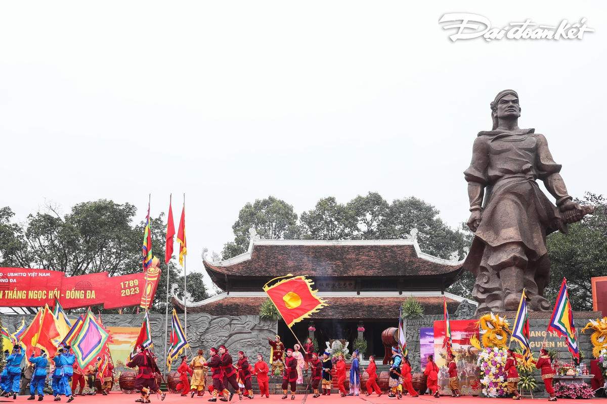 Tiết mục nghệ thuật tái hiện chiến thắng Ngọc Hồi - Đống Đa.