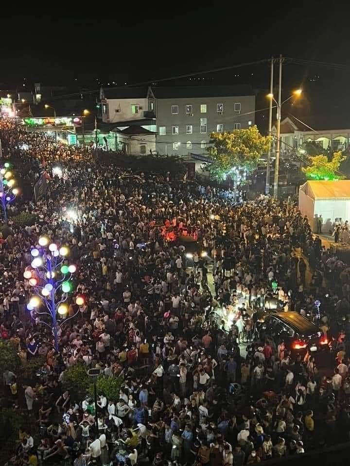 Dòng người đổ về để hoà mình vào Tuần du lịch Thanh Thuỷ