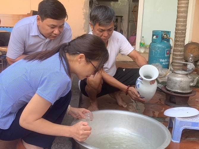 Đoàn kiểm tra công tác phòng chống dịch bệnh sốt xuất huyết tại huyện Đông Anh.