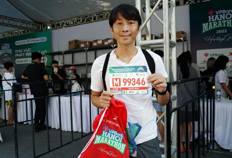 Sôi động giải chạy marathon quốc tế chính thức của Hà Nội trước giờ tranh tài