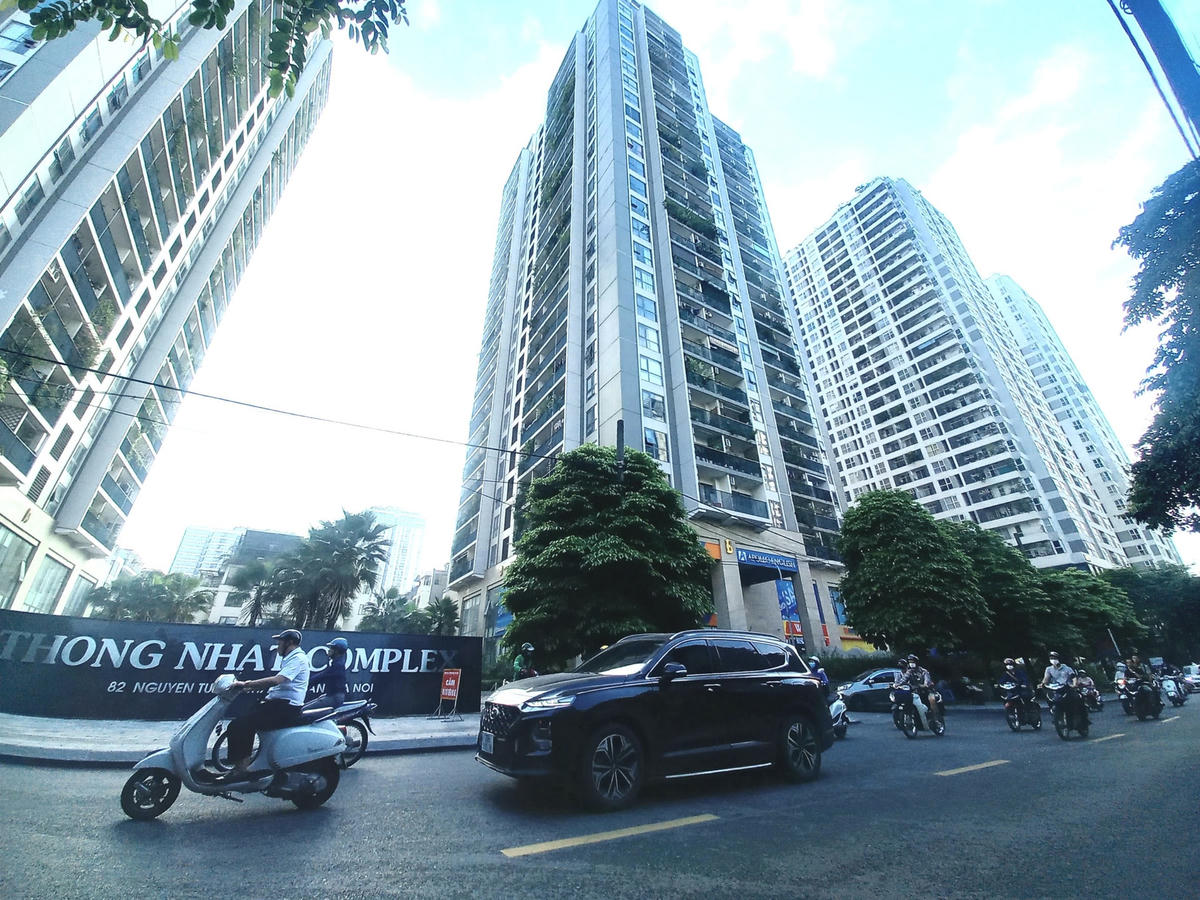 Trên đường Nguyễn Tuân (quận Thanh Xuân) nhiều chung cư mọc lên sau khi nhà máy cũ di dời.