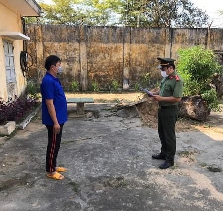 Lực lượng Công an đọc quyết định bắt các đối tượng Phạm Minh Trí.