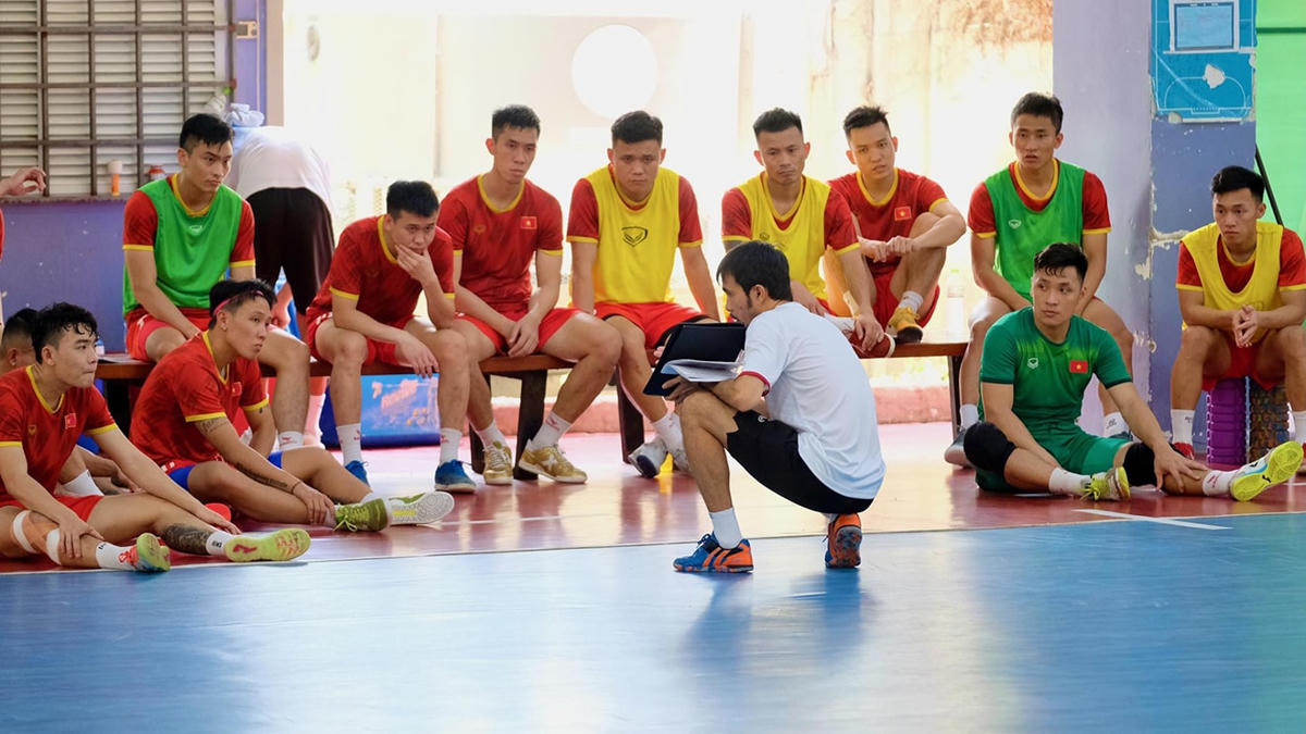 Đội tuyển nam Futsal Việt Nam tích cực chuẩn bị cho trận thi đấu tới.