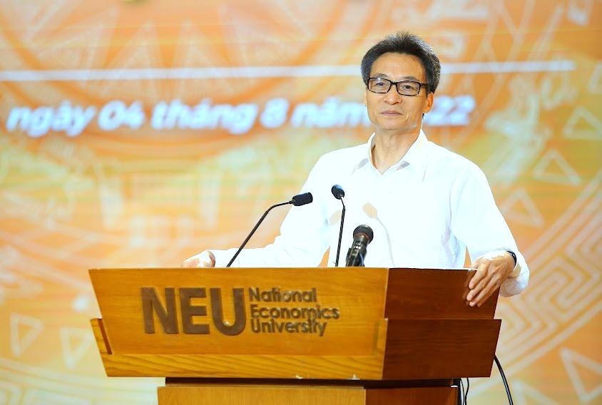 Phó Thủ tướng Chính phủ Vũ Đức Đam phát biểu chỉ đạo tại hội nghị.