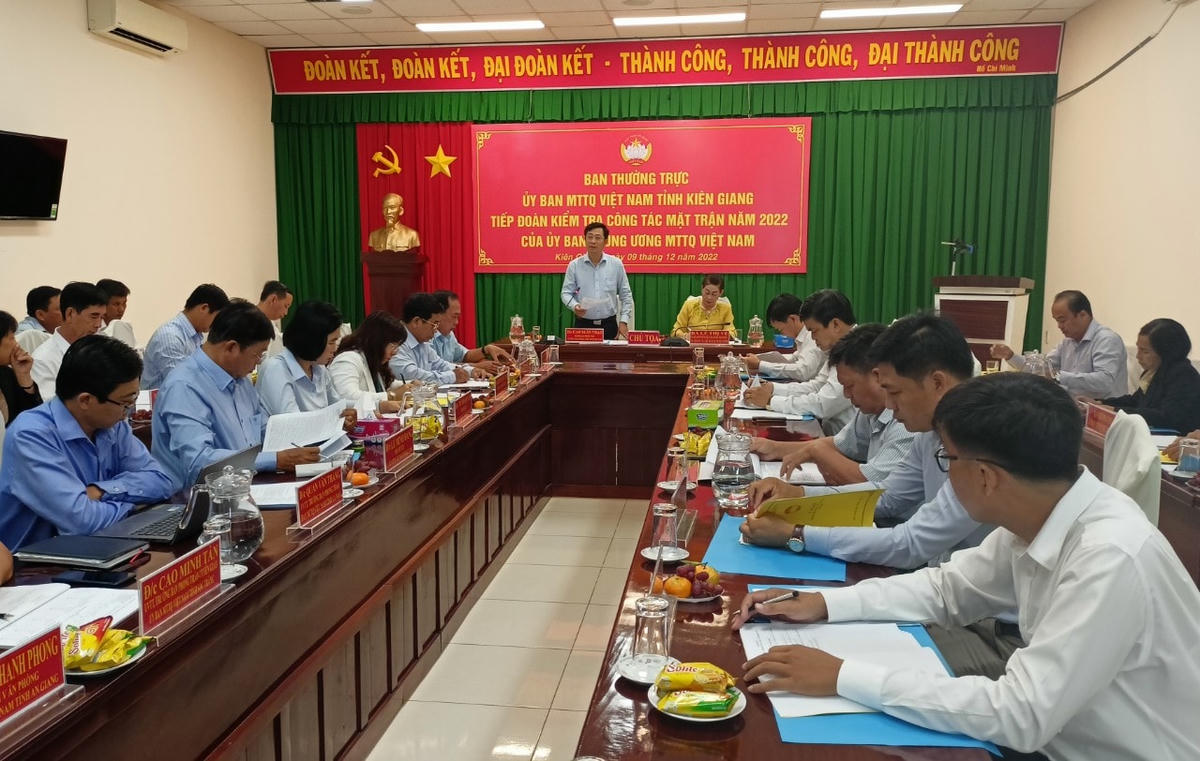 Quang cảnh làm việc tại hội nghị.