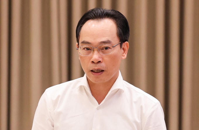Thứ trưởng Giáo dục và Đào tạo Hoàng Minh Sơn tại họp báo Chính phủ chiều 29/10. Ảnh:Nhật Bắc.