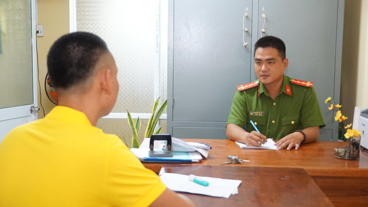 Anh K. chia sẻ thông tin cho lực lượng Công an.