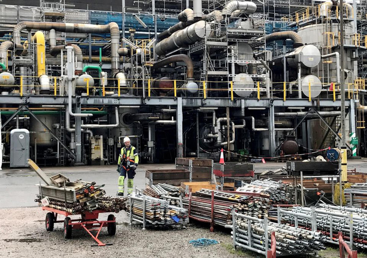 Các nhà máy ở châu Âu đang dứng trước nguy cơ bị đóng cửa do giá năng lượng tăng cao. Ảnh: Reuters.