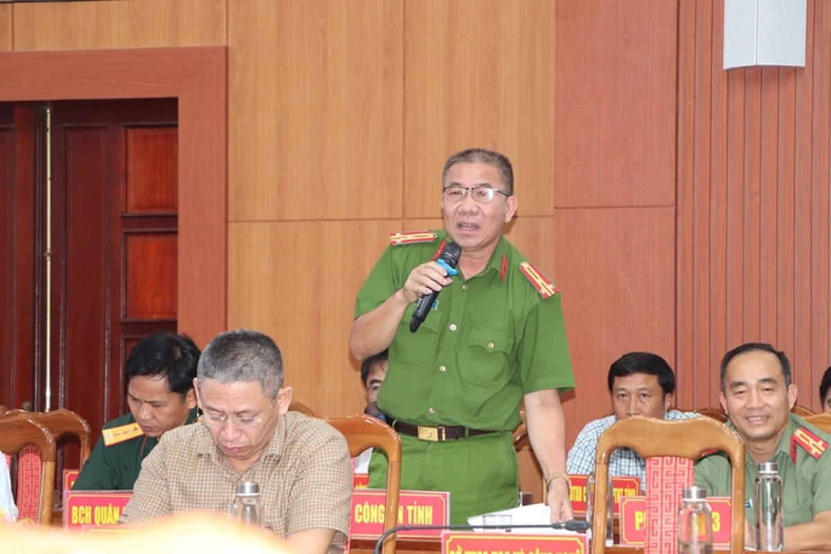 Thượng tá Hà Thế Xuyên, Trưởng Phòng Cảnh sát kinh tế Công an tỉnh Quảng Nam trả lời câu hỏi báo chí.