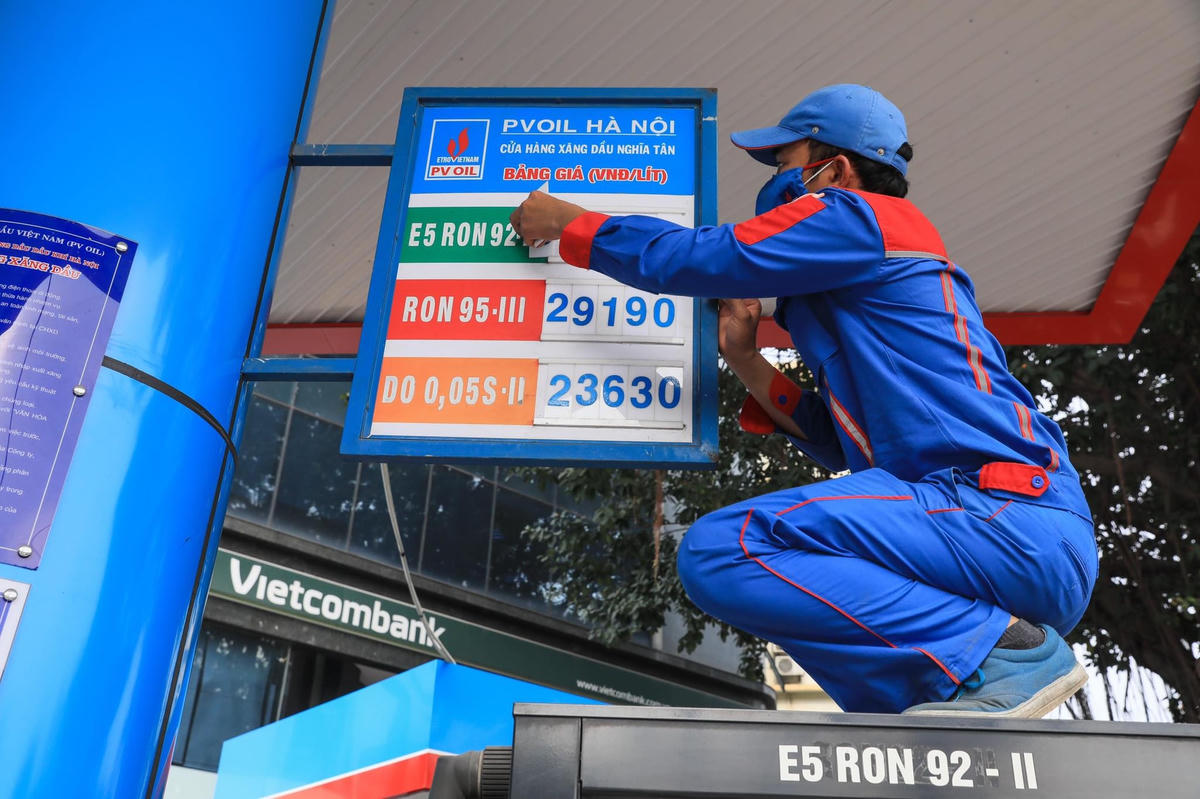 Kỳ điều chỉnh giá xăng dầu tiếp theo sẽ được lùi ra sau kỳ nghỉ Tết. Ảnh minh họa: Quang Vinh.