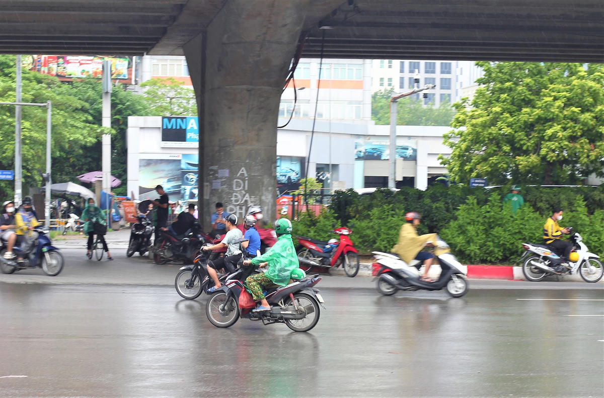 Tuy nhiên sự cảm thông không đồng nghĩa với việc mặc sức phóng nhanh, vượt ẩu, đi ngược chiều,... Điều này tiềm ẩn nhiều nguy cơ và là một trong những khả năng lớn gây ra tai nạn giao thông cho người đi đường khác.  
