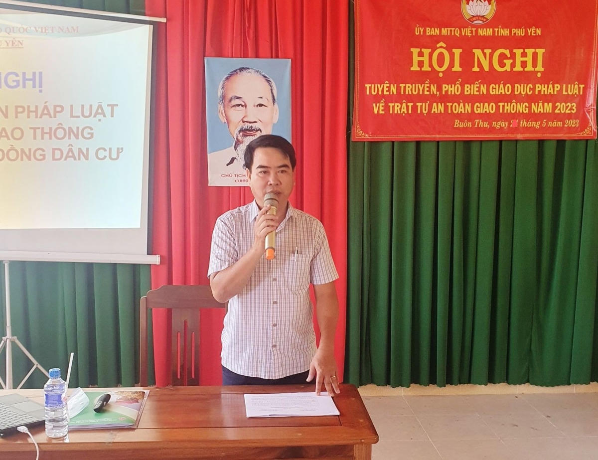 Ông Hồ Hồng Nam, Phó Chủ tịch Thường trực Ủy ban MTTQ Việt Nam tỉnh Phú Yên, phát biểu tại hội nghị.