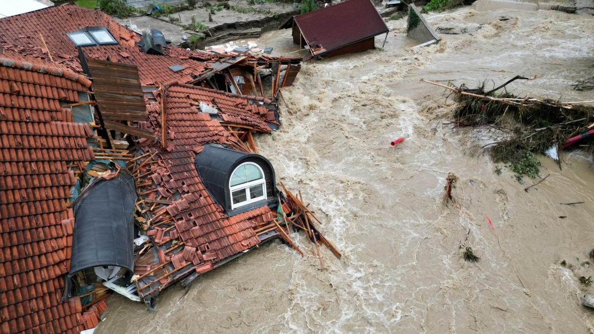 Một khu vực bị ngập lụt do mưa lớn ở Prevalje (Slovenia), tháng 8/2023. Nguồn: AFP.
