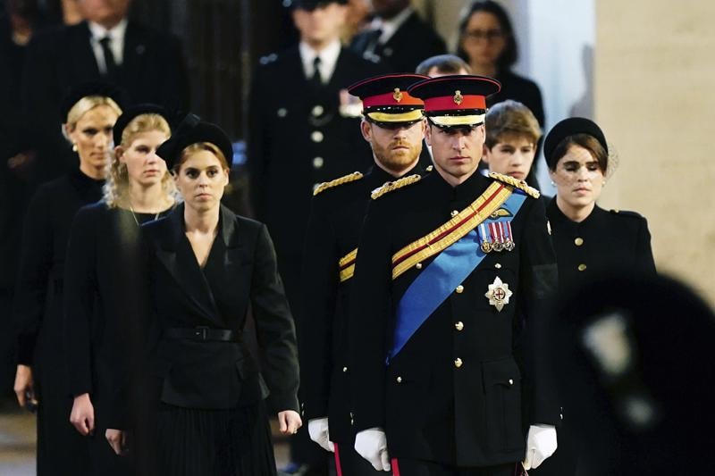 Các cháu của Nữ hoàng Elizabeth II chuẩn bị thực hiện nghi lễ thức canh hôm 17/9.
