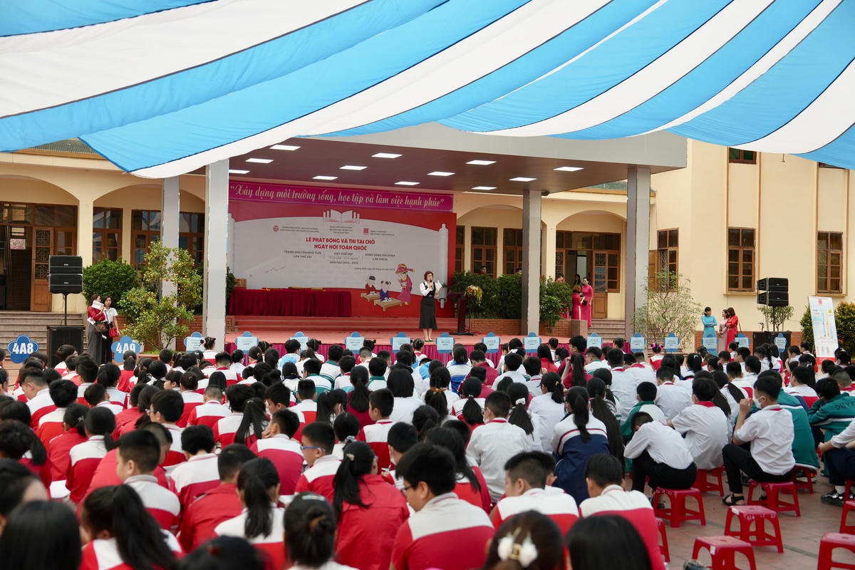 Ban tổ chức phổ biến quy chế thi đến 180 thí sinh tham gia tranh tài ở các nội dung.