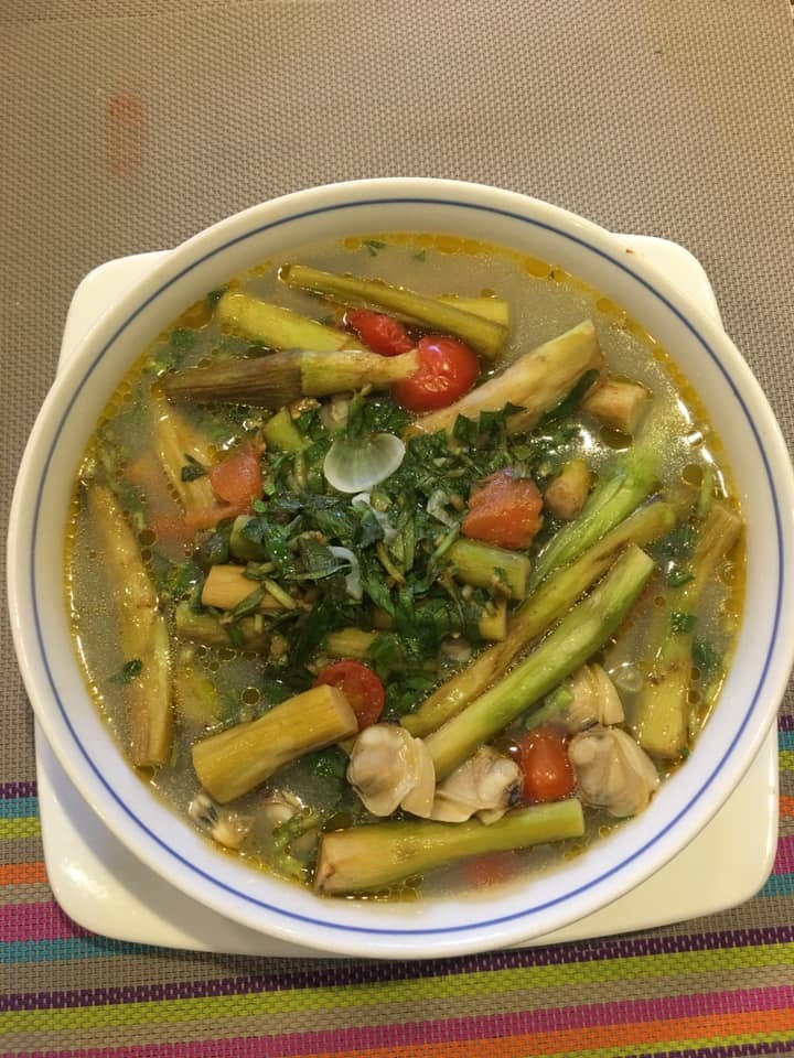 Bồng bồng mẹ nấu canh khoai…
