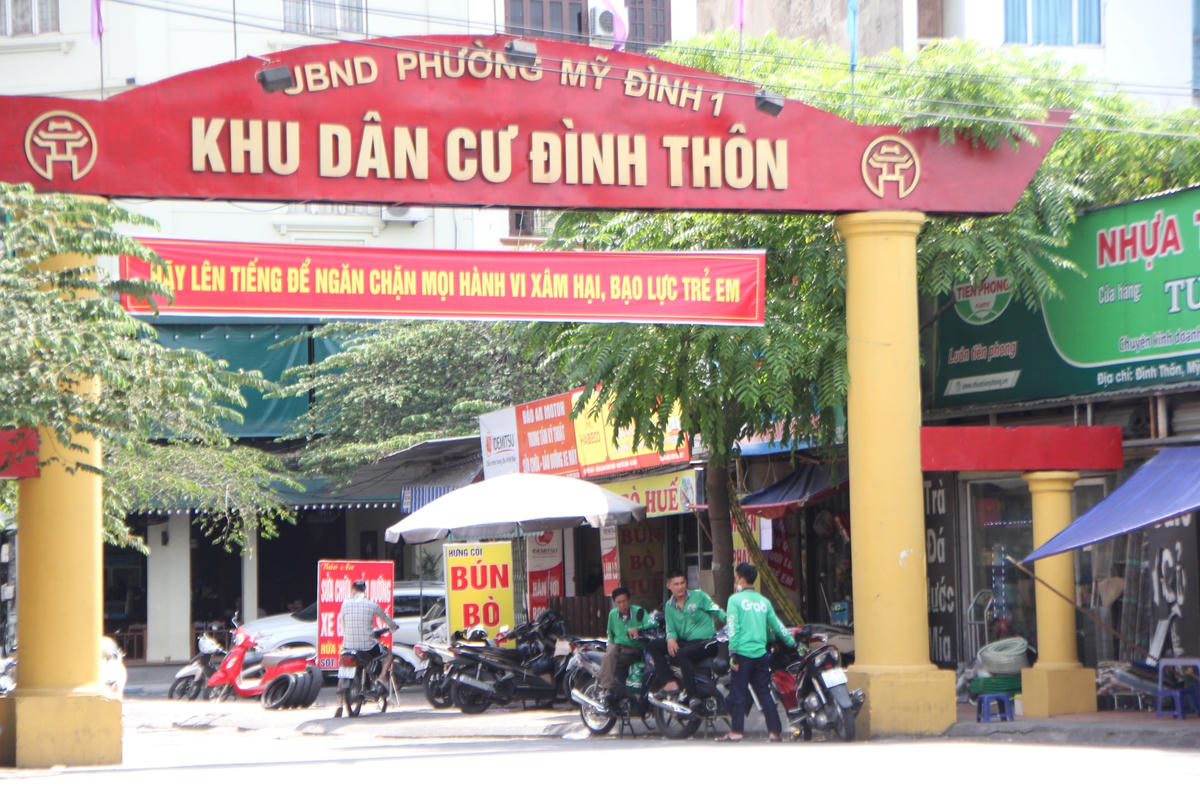 Hà Nội: Người lao động 'vật vã' giữa trưa hè oi ả 