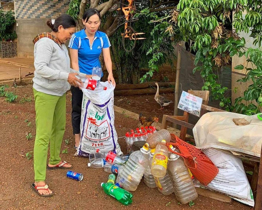 Điểm thu gom rác thải tái chế của câu lạc bộ “Ve chai tình thương” tại xã Ia Rong (huyện Chư Pưh, Gia Lai). Nguồn: TBTC.