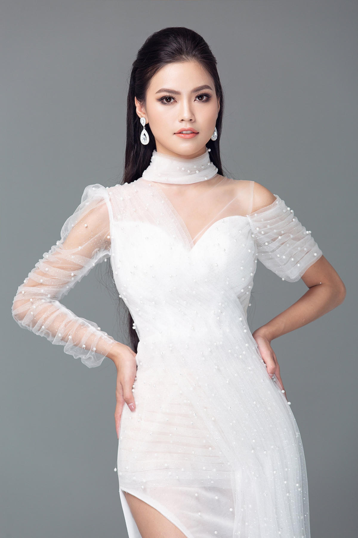 Ánh Hồng, 24 tuổi, quê Hà Nam, là cô gái sở hữu nét đẹp dịu dàng truyền thống, với làn da trắng hồng và mái tóc thẳng đen dài, cùng chiều cao đạt chuẩn và thân hình cân đối. Khi đăng ký tham gia cuộc thi, Ánh Hồng cho biết cô đã tìm hiểu về tiêu chí cuộc thi và thấy rất phù hợp với bản thân cũng như cực kỳ ấn tượng với những giá trị cùng sứ mệnh do cuộc thi mang lại. 