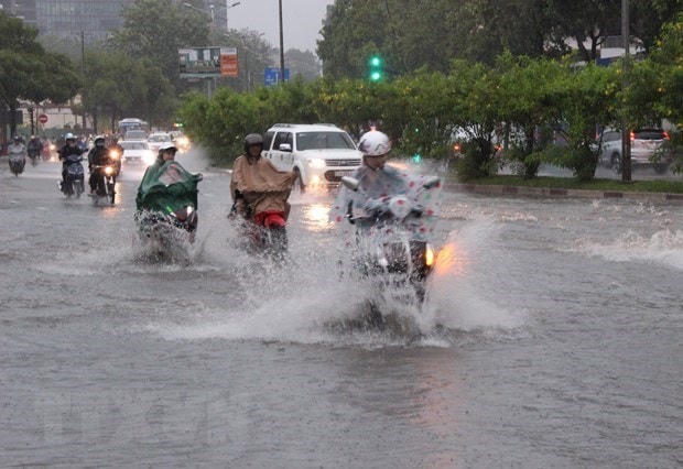Ngập nước luôn là nỗi ám ảnh với nhiều người dân TP HCM.