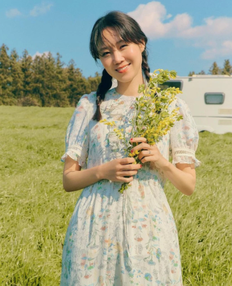 Gong Hyo Jin là người bắt được hoa cưới của Son Ye Jin. Ảnh: Instagram.