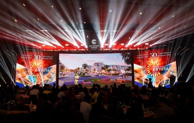 Hơn 500 khách hàng quy tụ tại Lễ giới thiệu 50 viên pha lê đắt giá nhất Crystal City.