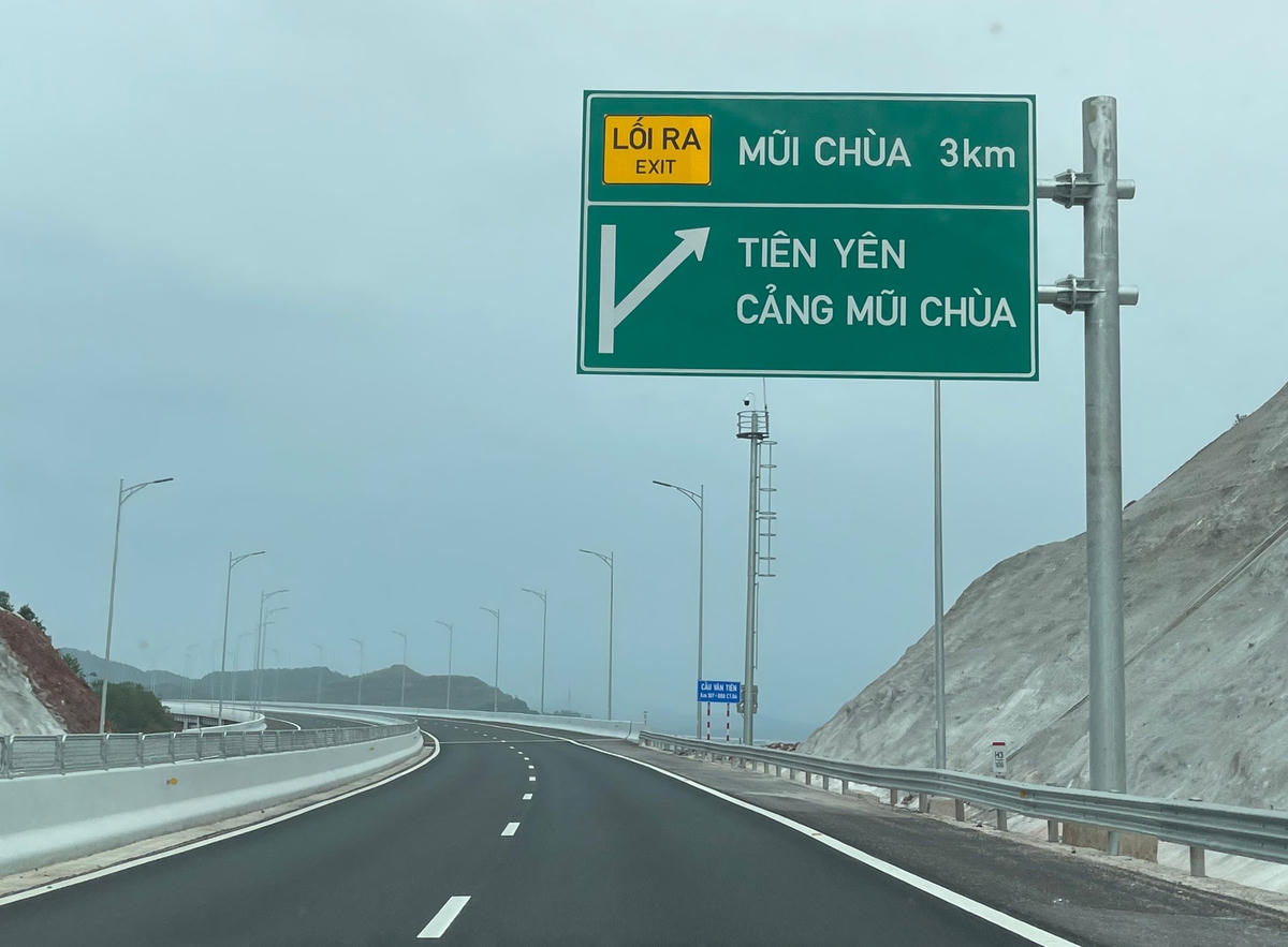 Đoạn cao tốc Vân Đồn - Tiên Yên dài 16,8 km được triển khai theo hình thức đầu tư công, tổng mức đầu tư hơn 3.650 tỷ đồng, được thiết kế với tốc độ tối đa 120Km/h.
