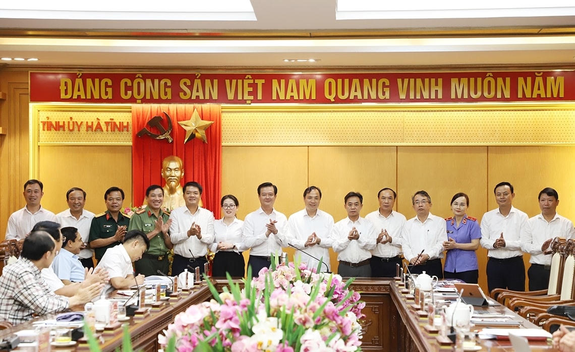 Ra mắt Ban Chỉ đạo phòng, chống tham nhũng, tiêu cực tỉnh Hà Tĩnh.