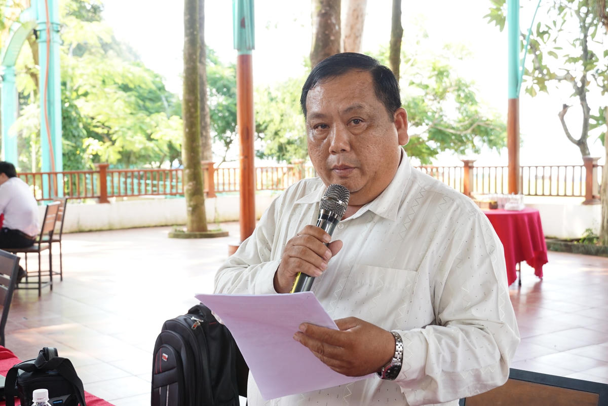 Đại diện Ủy ban MTTQ Việt Nam tỉnh Tây Ninh trao đổi về công tác tuyên truyền bảo vệ môi trường. (Ảnh: Mạnh Thìn).