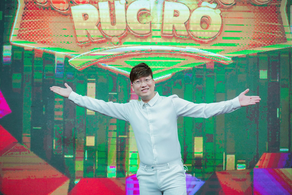 Khoảnh khắc rực rỡ nhất với anh lại là lần chinh phục khán giả bằng tài năng. 