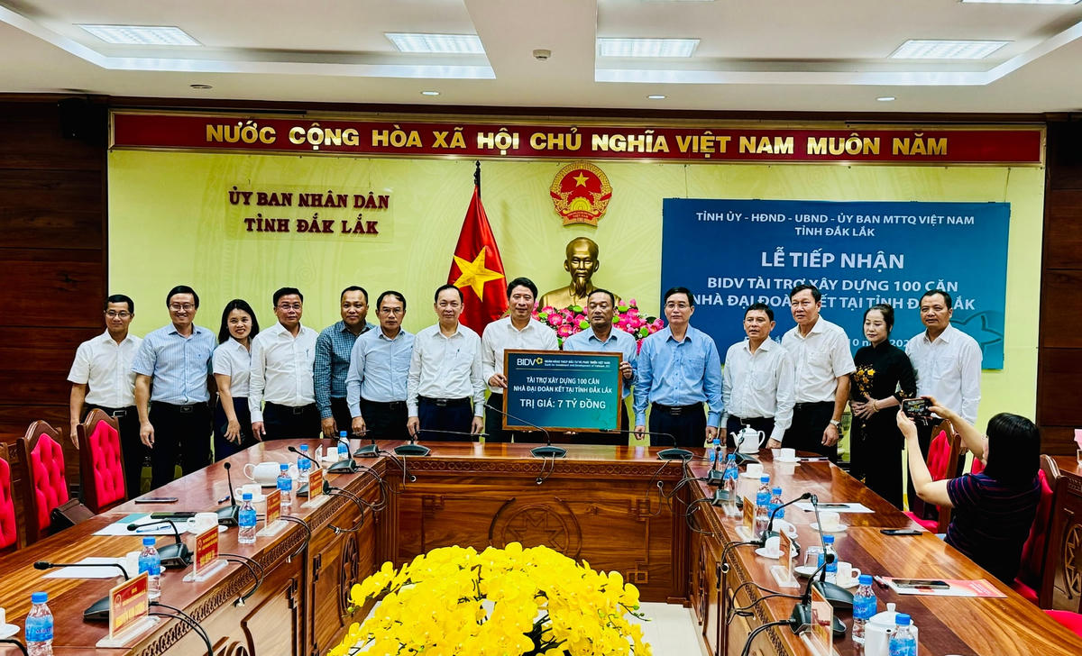 BIDV tài trợ 100 căn nhà Đại đoàn kết cho người nghèo tỉnh Đắk Lắk.