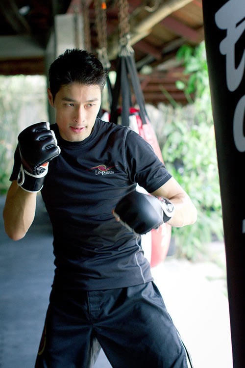 Gương mặt nam thần, trông có vẻ lạnh lùng giúp Johnny Trí Nguyễn từng sở hữu lượng fan nữ đông đảo. Ảnh: MXH. 