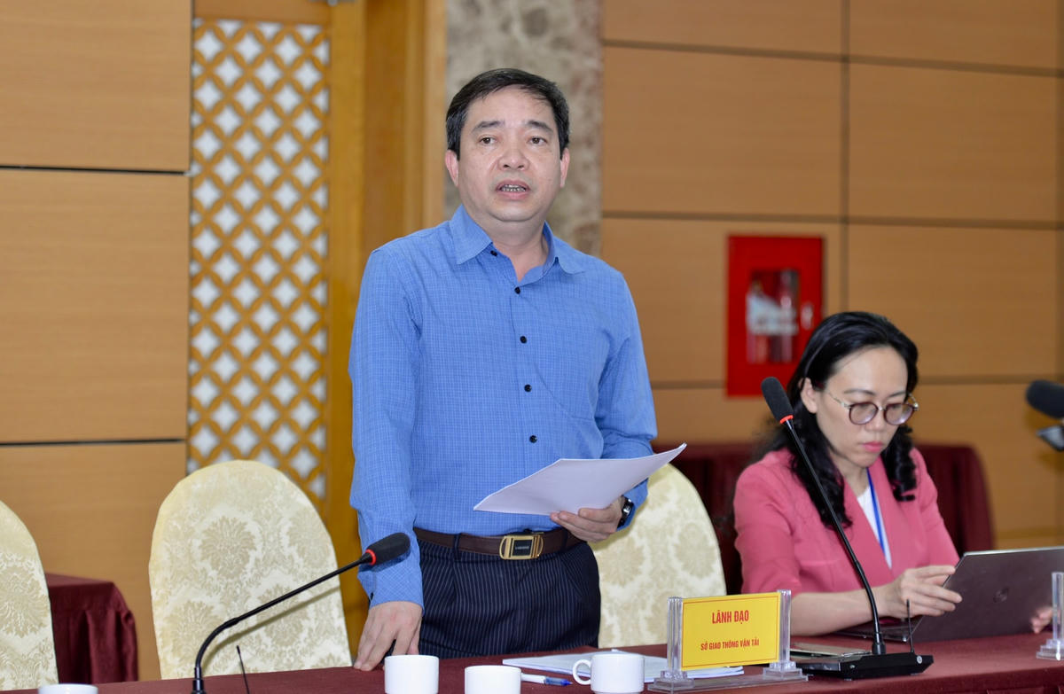 Ông Bùi Hồng Minh, Phó Giám đốc Sở Giao thông – Vận tải Quảng Ninh phát biểu tại Hội nghị thông tin báo chí thường kỳ diễn ra vào chiều ngày 11/4.