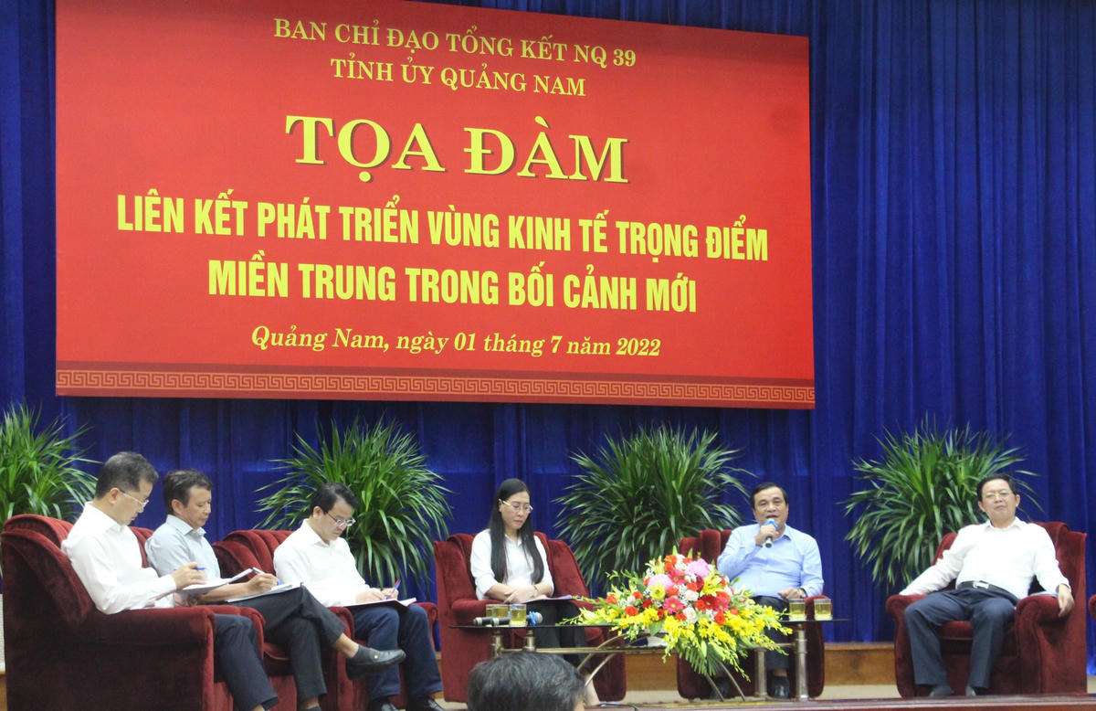 Lãnh đạo 5 tỉnh, thành phố VKTTĐ miền Trung đối thoại cùng nhau