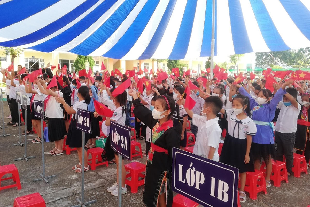 Đây là ngôi trường ở huyện miền núi có nhiều học sinh là con em đồng bào dân tộc thiểu số theo học.