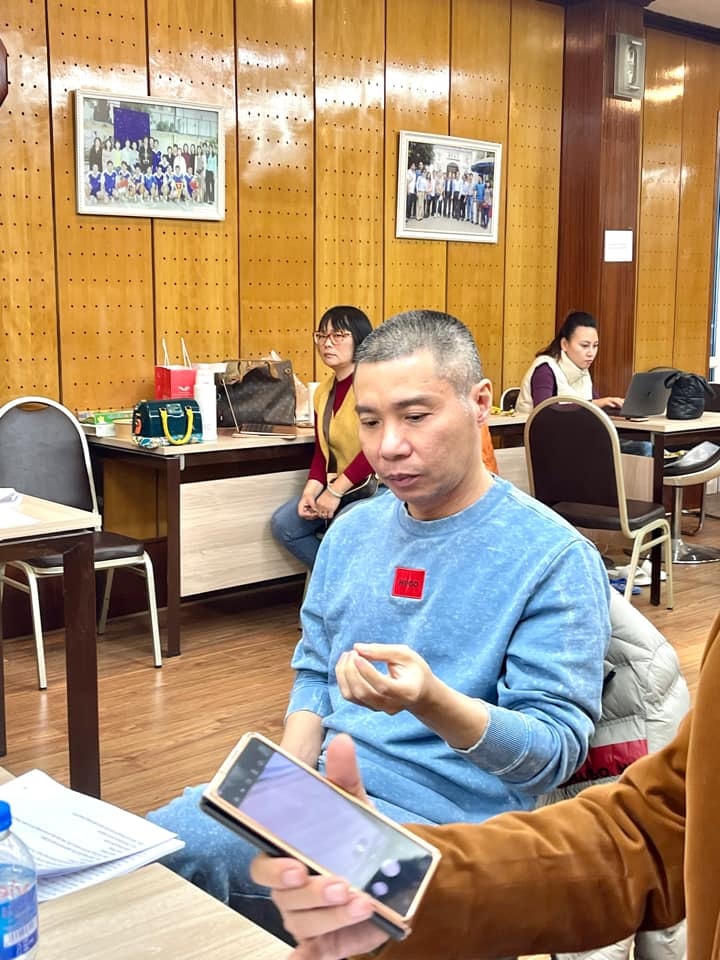 Những ngày này các nghệ sĩ đang bước vào giai đoạn tập dượt gấp rút để chuẩn bị cho chương trình. Không khí làm việc khẩn trương, nghiêm túc và chuyên nghiệp.