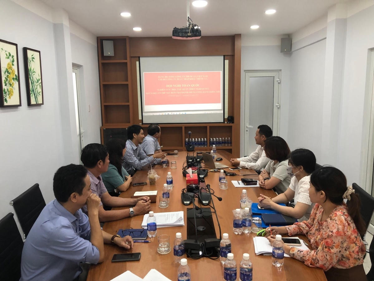 Điểm cầu tại Chi bộ Công ty Xuất nhập khẩu Thuốc lá.