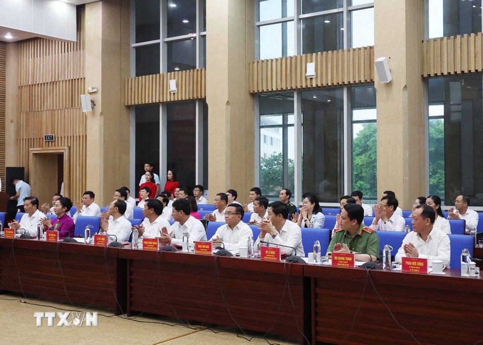 Đại biểu lãnh đạo các sở, ban ngành của tỉnh Nghệ An dự buổi làm việc. (Ảnh: Thống Nhất/TTXVN)