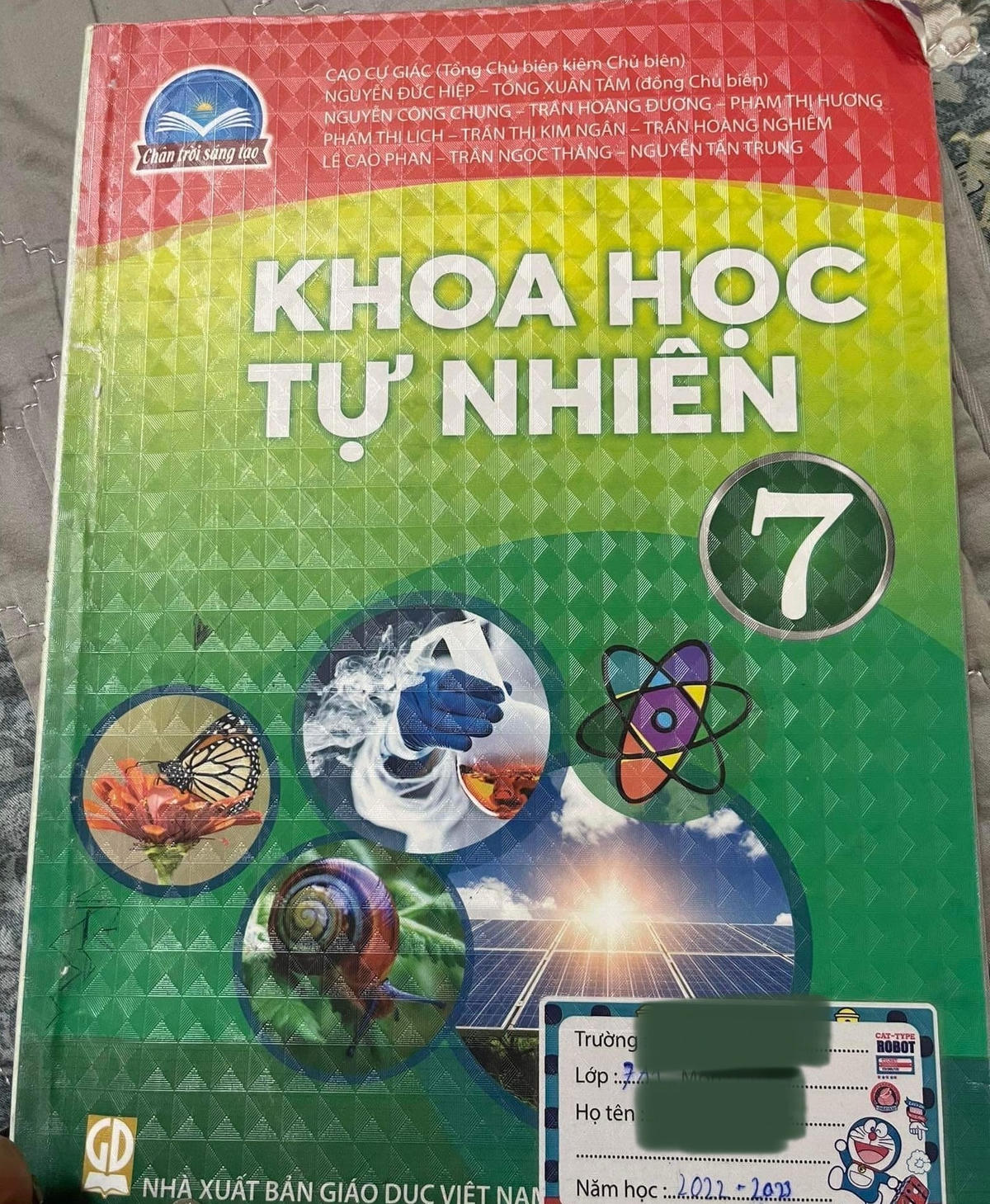Nguyên tố Hóa học mỗi lớp đọc một kiểu: Giáo viên, học sinh có bị loạn?