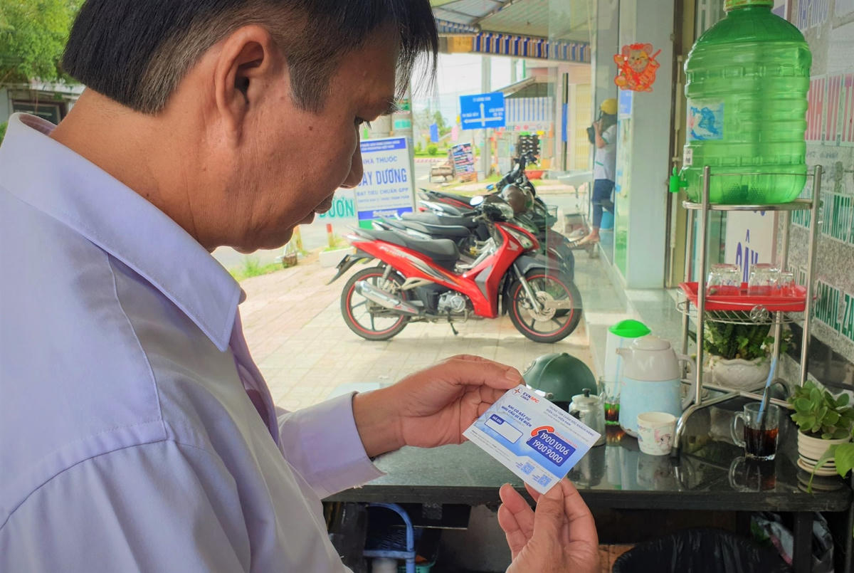 Khi gặp bất cứ sự cố nào về điện, khách hàng hãy gọi ngay đến Trung tâm chăm sóc khách hàng (19001006 hoặc 19009000) để được tư vấn, hỗ trợ xử lý kịp thời.