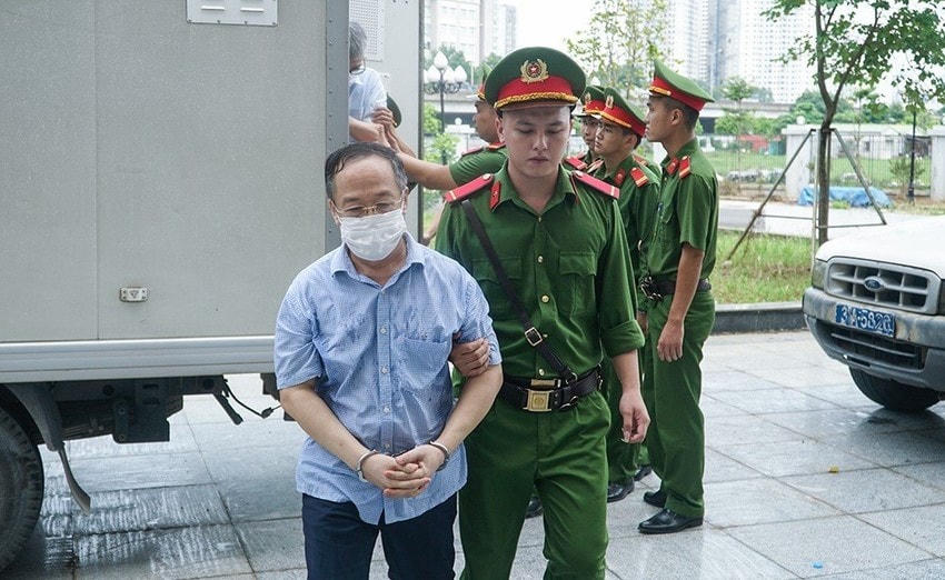 Bị cáo Trần Văn Dự, cựu Cục phó Cục Quản lý Xuất nhập cảnh. Ảnh: PLO.