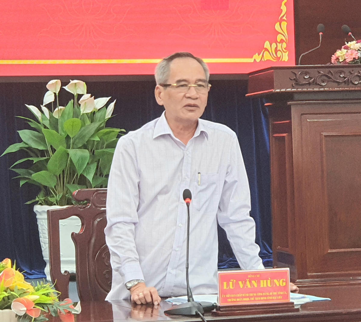 Bí thư Tỉnh ủy Bạc Liêu Lữ Văn Hùng phát biểu tại buổi làm việc.