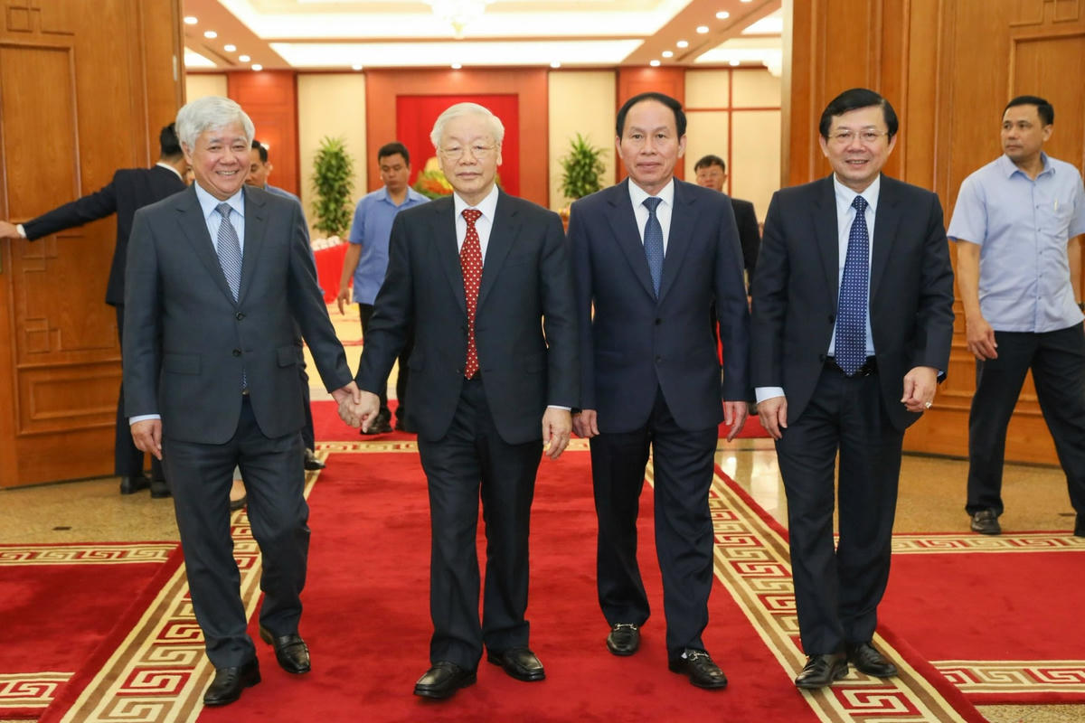Tổng Bí thư Nguyễn Phú Trọng và các vị trong Ban Thường trực UBTƯ MTTQ Việt Nam.