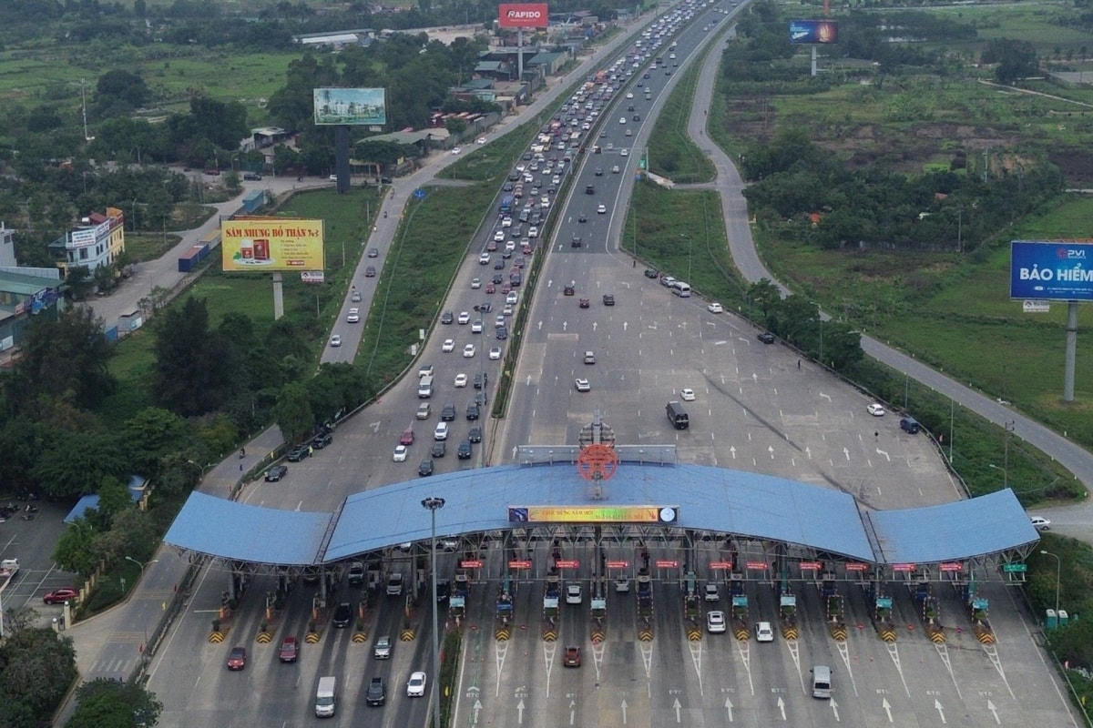 Un tac tren cao toc phap van - cau gie, nhieu nguoi loay hoay tim duong du xuan hinh anh 2