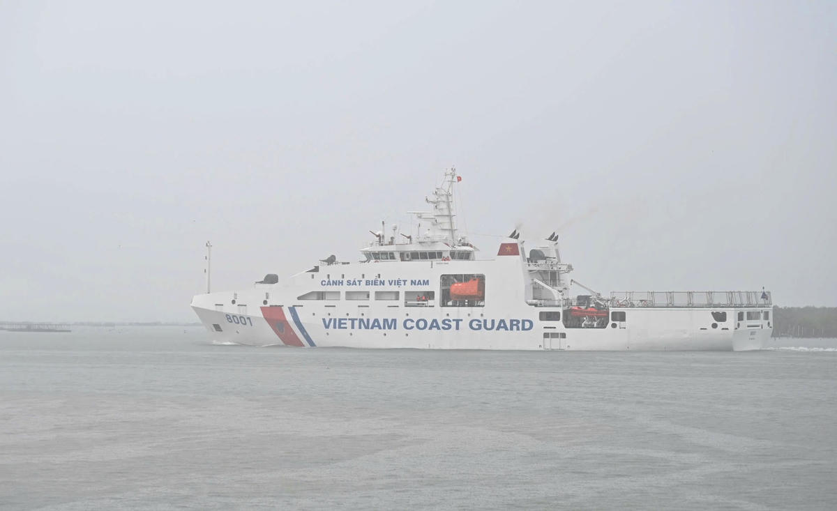 Tàu CSB 8001 rời bến lên đường thục hiện nhiệm vụ (1)