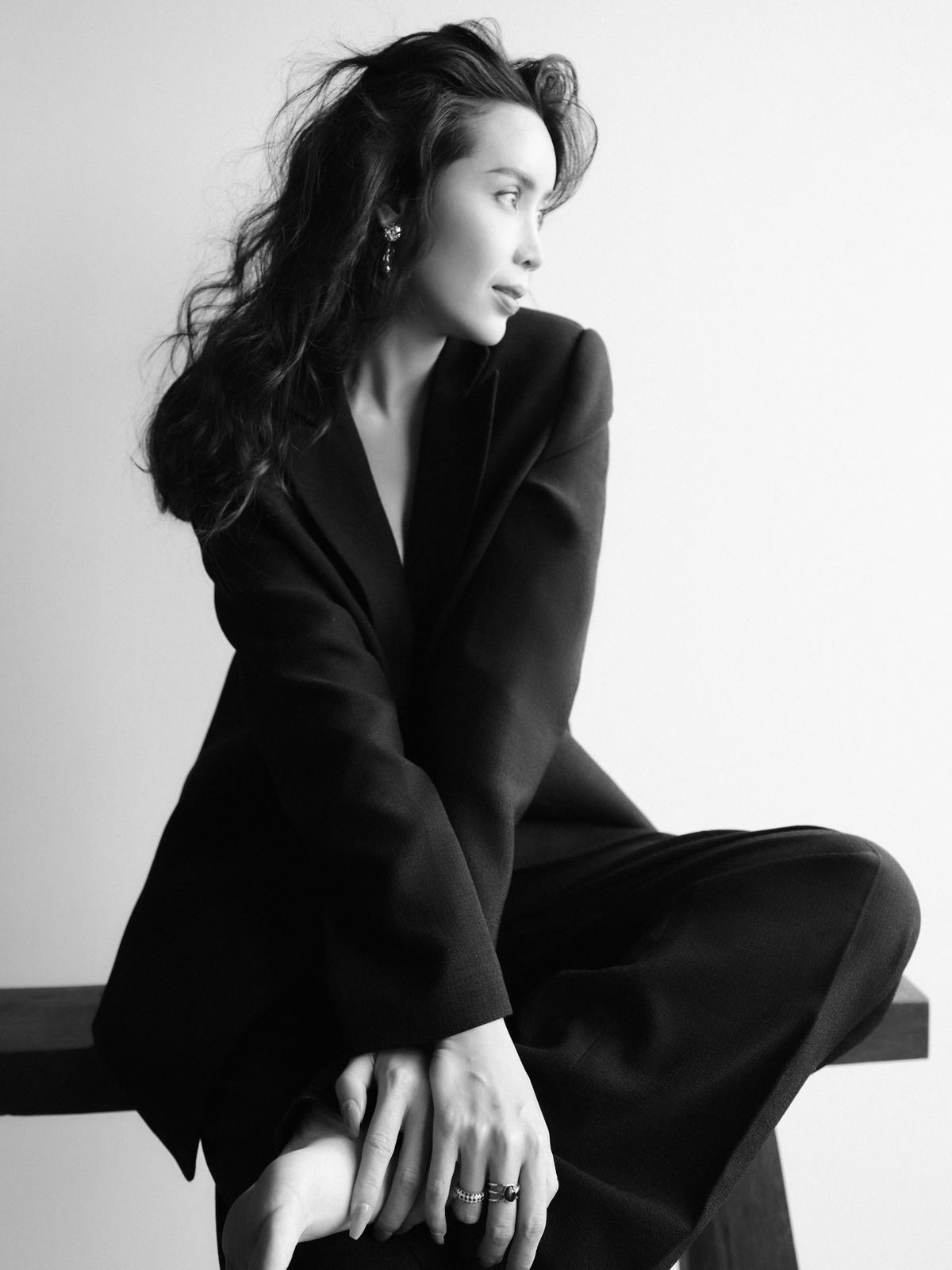 Lưu Hương Giang trở lại với nghệ thuật sau hơn 1 năm vắng bóng.